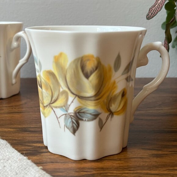 Royal Grafton Fine Bone China 2 Mugs Yellow Roses Flowers 7 oz England - Picture 2 of 11